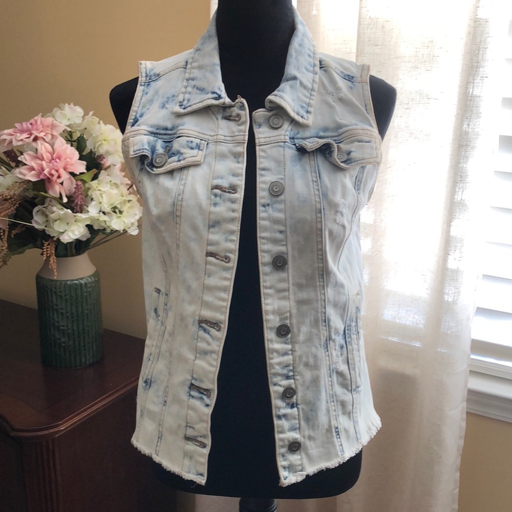 Light wash jean/denim vest. Size small
